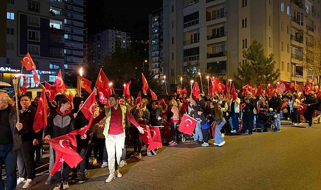 Erciyes Koleji'nden coşkulu fener alayı yürüyüşü