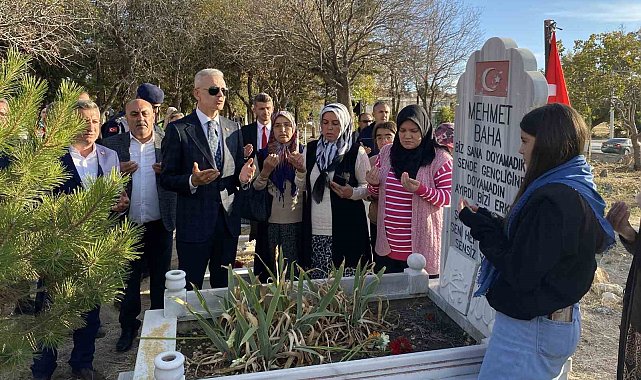 Ermenek'teki maden faciasında hayatını kaybeden işçiler mezarları başında anıldı