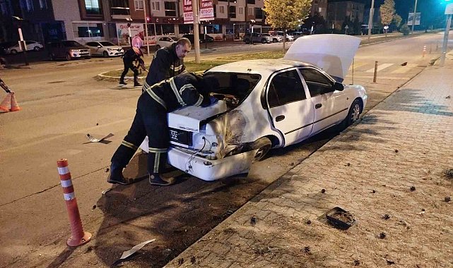Erzincan'da iki otomobil çarpıştı, 1 kişi yaralandı