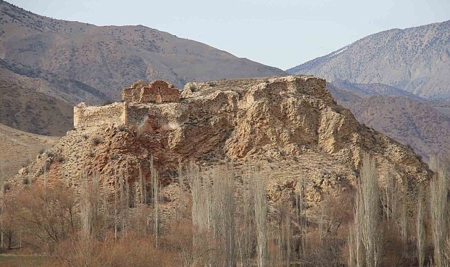 Erzurum'daki Kız ve Oğlan Kalesi ilgi bekliyor