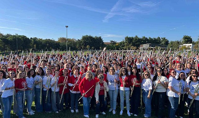 Esenler'de 500 flütçü rekor için aynı anda çaldı