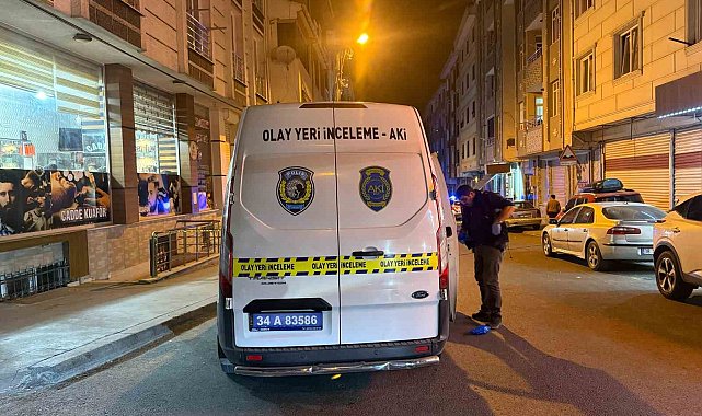 Esenyurt'ta kahvehaneye silahlı saldırı: Kurşunlar araçlara isabet etti