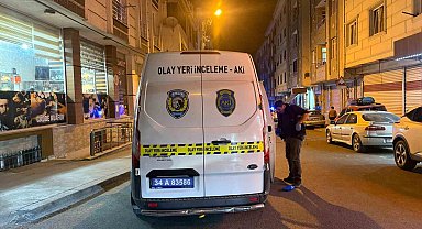 Esenyurt'ta kahvehaneye silahlı saldırı: Kurşunlar araçlara isabet etti