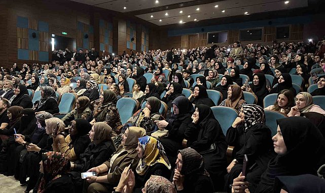 Esenyurt'ta sanat dolu bir akşam: Hayati İnanç'tan "Hayata Şiirden Bakmak" söyleşisi