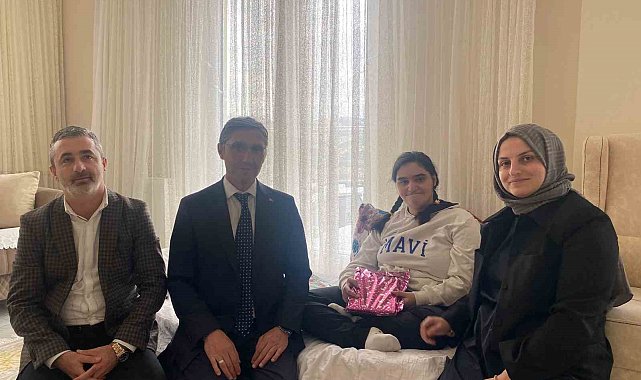 Evde eğitim hizmeti alan öğrenciye moral desteği