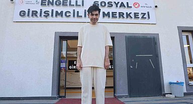 Evden çıkmayan telefon bağımlısı genç, saatler süren diyalogla ikna edilerek 3 yıl sonra duş aldırıldı ve tıraş ettirildi