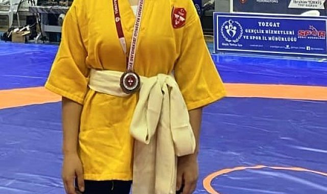 Evindar, güreşte Türkiye 3'üncüsü oldu