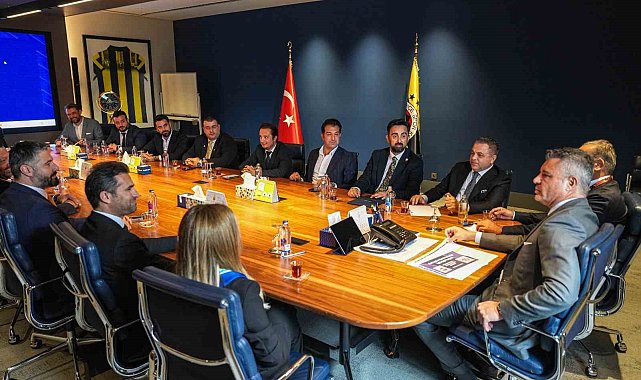 Fenerbahçe Başkanı Sadettin Saran, FBİAD'ı kabul etti
