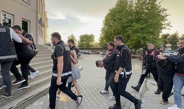 Fethiye'de polise ateş açan şüpheliler adliyeye sevk edildi