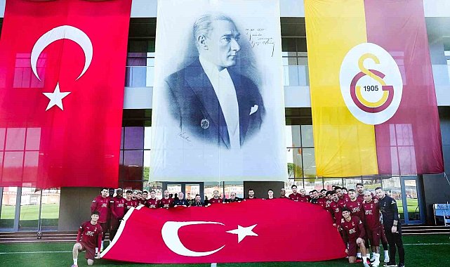 Galatasaraylı futbolculardan 29 Ekim Cumhuriyet Bayramı kutlaması