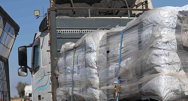 Gazze'ye gönderilen yardım tırları Kerem Şalom'dan bölgeye giriş yapıyor