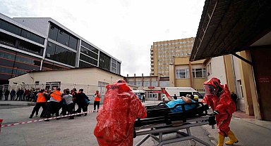 Gerçeğini aratmayan tatbikatta hastanede mahsur kalanlar tahliye edildi