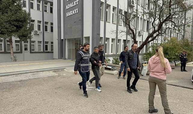 Gerçek polisler sahte polisi kıskıvrak yakaladı