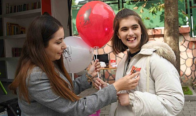 Gezici kütüphaneden çocuklara özel bayram turu
