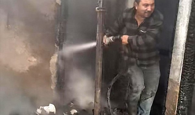 Giresun'da yıldırım düşmesi sonucu evde yangın çıktı, cami hasar gördü