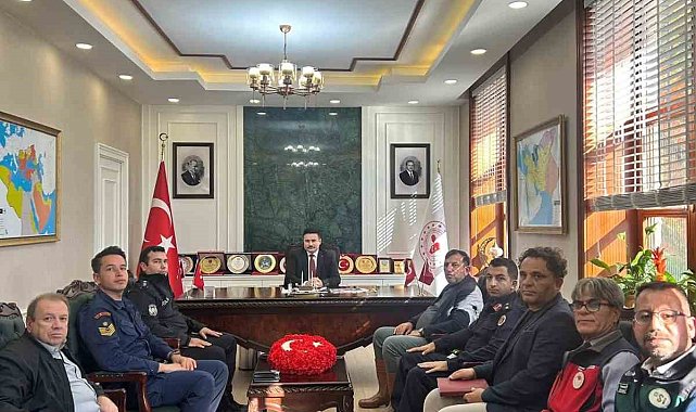Gökçeada'da yaşanan sel nedeniyle afet ve acil durum toplantısı düzenledi