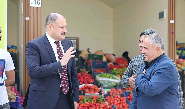 Gülpınar yenilenen pazarda esnafla bir araya geldi