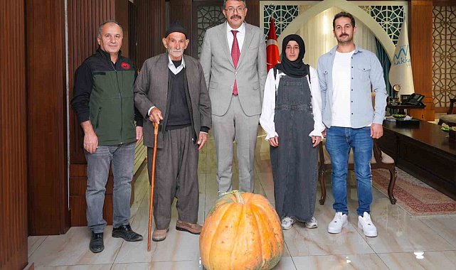 Hakkâri'de rekor: 50,5 kilo ağırlığında dev bal kabağı