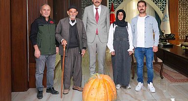 Hakkâri'de rekor: 50,5 kilo ağırlığında dev bal kabağı