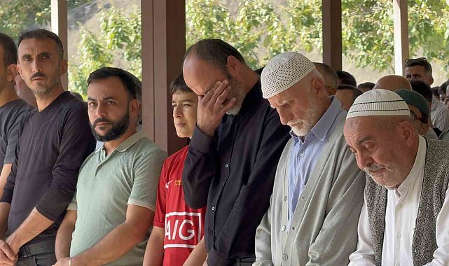 Hatay'da ölü bulunan iki arkadaş gözyaşları içinde toprağa verildi