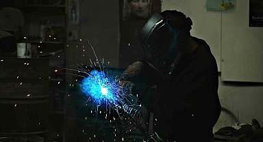 Hurdaları aile mesleği olan balıkçılık figürlerine dönüştürüyor