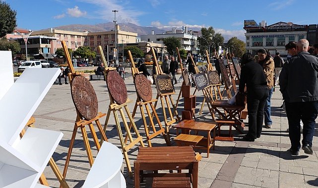 İhtiyaç sahibi öğrenciler için hayır çarşısı düzenlediler