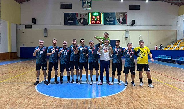 İl Sağlık Müdürlüğü Voleybol Takımı Aydın'da şampiyon oldu