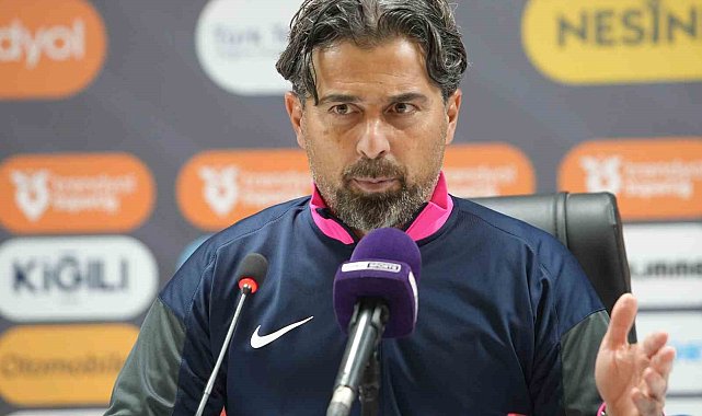 İlhan Palut: "Aldığımız 1 puan gösterdiğimiz performansa göre kötü değil"