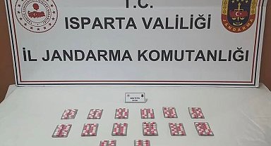 Isparta'da yol kontrolünde durdurulan araçta uyuşturucu hap ele geçirildi