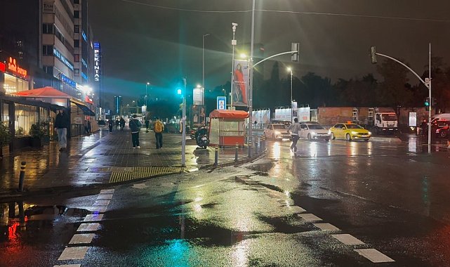 İstanbul'da depremi hisseden vatandaşlar sokağa döküldü