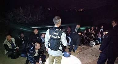 İzmir açıklarında 33 düzensiz göçmen kurtarıldı, 50 göçmen yakalandı