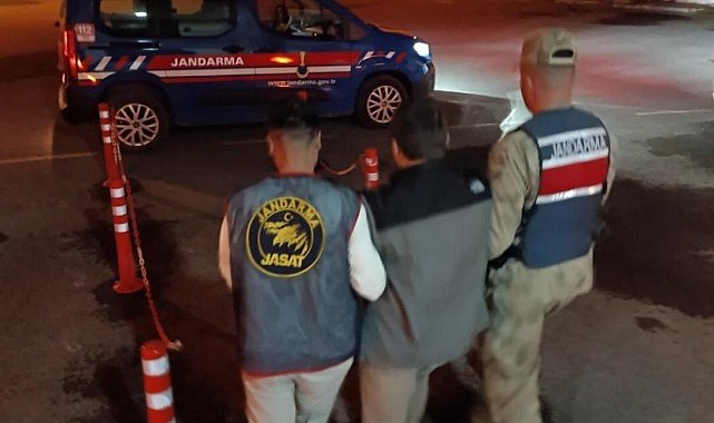 Jandarma araması olan şahsı yakaladı