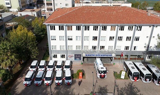Kahta Belediyesi araç filosuna 14 yeni araç daha katıldı
