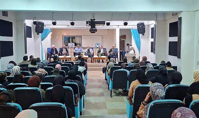 Kahta'da "İmam Hatipliler Haftası" paneli düzenlendi