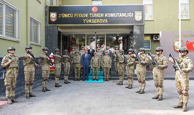 Kara Kuvvetleri Komutanı Orgeneral Metin Tokel Hakkari'de