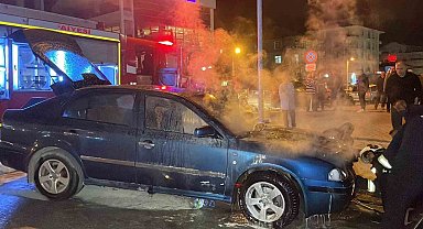 Karaman'da seyir halindeki otomobil alev alarak yandı