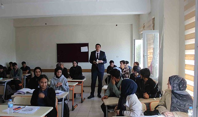 Kaymakam Erdoğan, öğrenciler ve öğretmenlerle bir araya geldi