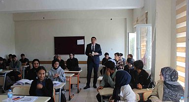 Kaymakam Erdoğan, öğrenciler ve öğretmenlerle bir araya geldi