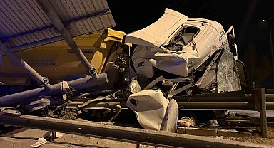 Kayseri'de tır bariyerlere girdi: 1 yaralı