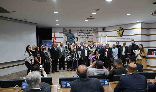 KAYSO'da yılın ahisi kaftanını giydi