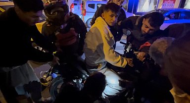 Kaza sonrası genç sürücünün ayağı motosikletin pedal demirine sıkıştı