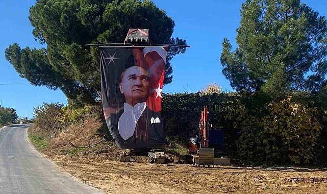 Kepçe operatöründen anlamlı cumhuriyet kutlaması