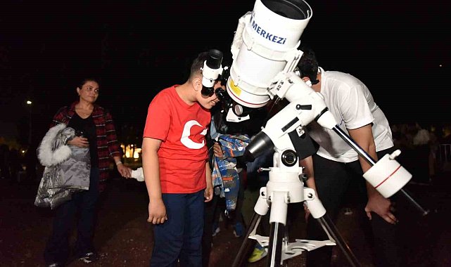 Kepez'de "Cumhuriyet ve Bilimle Gece Gözlemi" etkinliği