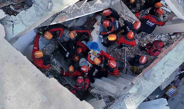 Kocaeli Valisi Aktaş: "Bir vatandaşımızın sesini aldık, 9 bina tedbiren tahliye edildi"