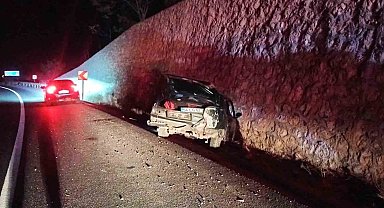 Kontrolden çıkan otomobil istinat duvarına çarptı, sürücü yaralandı