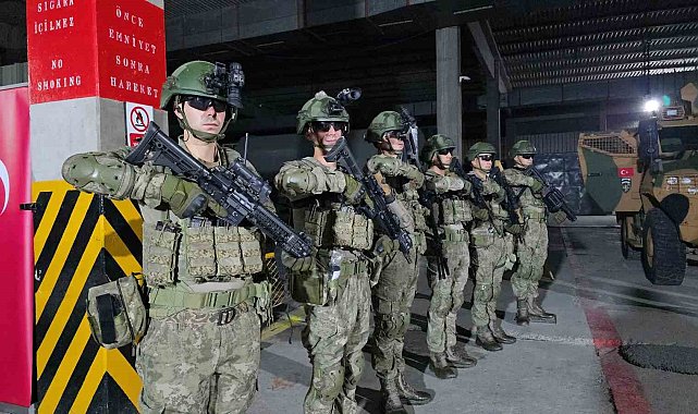 Kosova'da Türk askerlerinin zeybekli cumhuriyet coşkusu