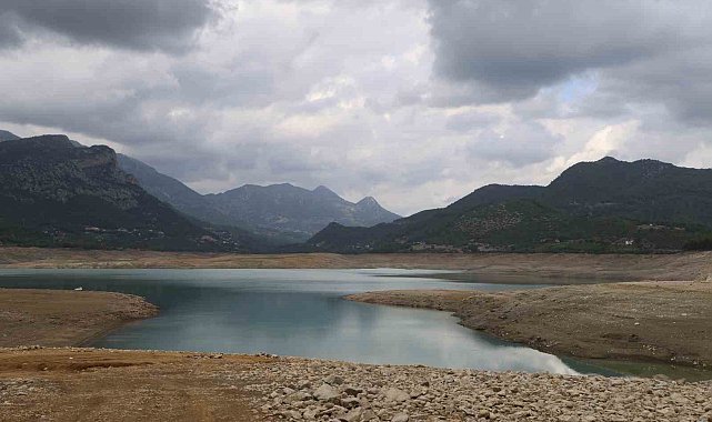 Kozan Barajı manzaranın değil, kuraklığın simgesi oldu