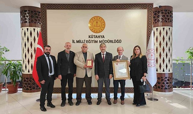 Kütahya İl Milli Eğitim Müdürlüğü'ne Kızılay'dan "Altın Kurumsal Kan Bağışçısı" ödülü
