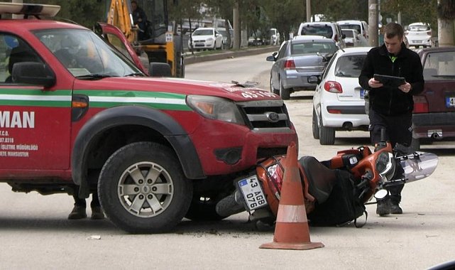 Kütahya'da pikap ile motosiklet çarpıştı: 1 yaralı