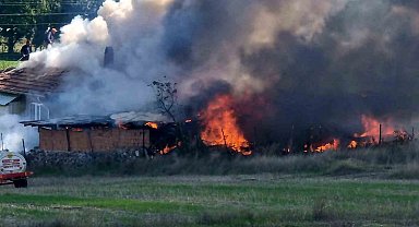 Kütahya'da yangında ev, traktör ve motosiklet kül oldu